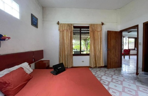 Bellavista House | Cozy Cabin in the Galapagos Islands - Free Bikes