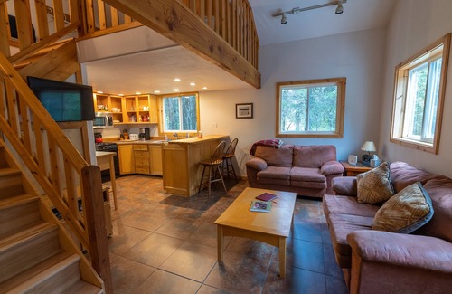 Cooper Landing Cabin | Cozy cabin in the woods