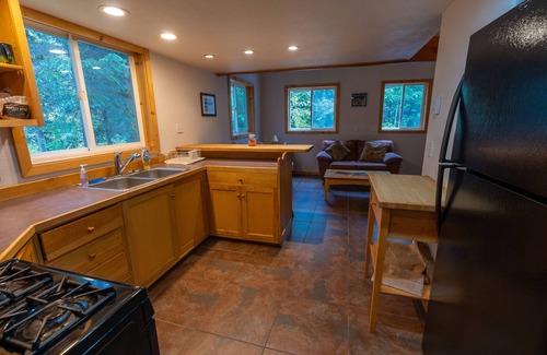 Cooper Landing Cabin | Cozy cabin in the woods