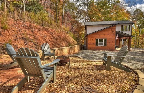 Ellijay House | Cozy Cabin in the Woods, hot tub, deer sightings, perfect location