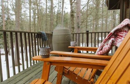 Jay Ski Chalet | Cozy Cabin near Lake Placid, Whiteface-King, Ice Barrel, Hot Tub