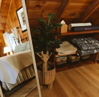 Jay Ski Chalet | Cozy Cabin near Lake Placid, Whiteface-King, Ice Barrel, Hot Tub