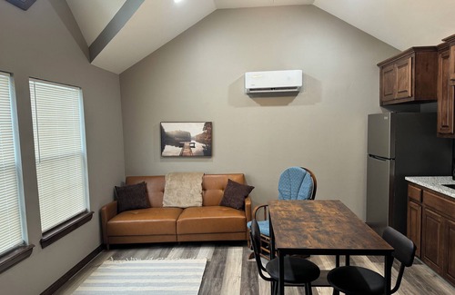 Lawton Cabin | Cozy cabin near Medicine Park Tv and WIFI