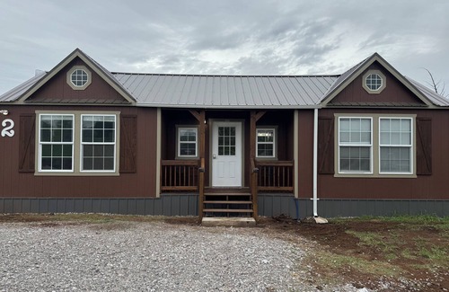 Lawton Cabin | Cozy cabin near Medicine Park with AC, WiFi