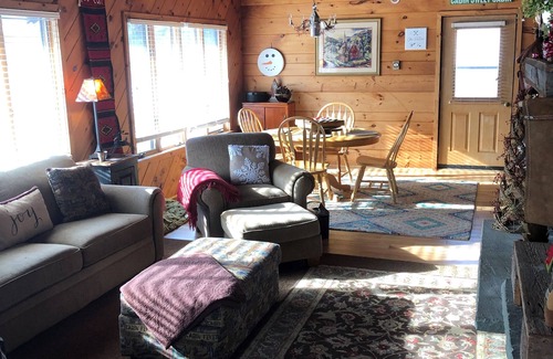 Morris Cabin | Cozy cabin near Ski Sawmill and Pine Creek