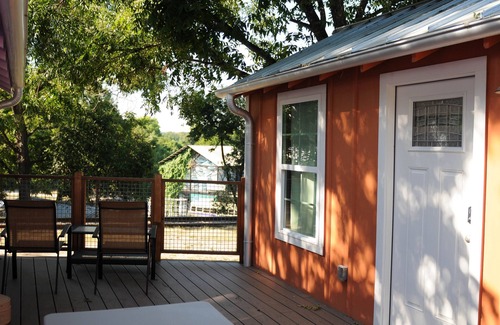 New Braunfels Cabin | Cozy Cabin near the Comal River-Cabin #7- Farmhouse Theme. Walk to Wurstfest