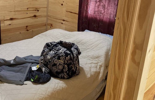 Grayling Cabin | Cozy cabin near the Au Sable