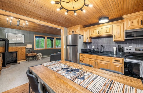 Lead Cabin | Cozy Cabin Near Trails, Large Parking Area, Hot Tub, 1/4 Mile off Highway!