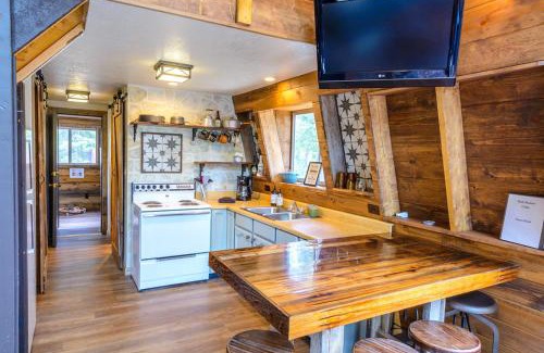 Meadow View Heights House | Cozy Cabin Near Bryce and Zion sleeps 4 adults