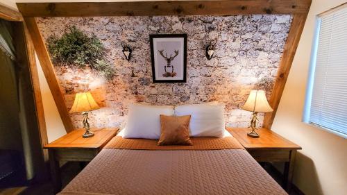 Meadow View Heights House | Cozy Cabin Near Bryce and Zion sleeps 4 adults