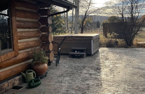 South Park Cabin | Cozy cabin on 5 acres