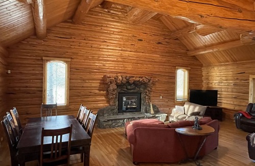 South Park Cabin | Cozy cabin on 5 acres