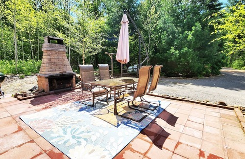 Wauksaukee Cabin | Cozy cabin on 5 acres of wooded land!