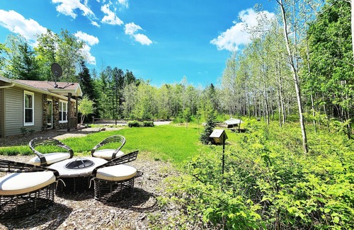 Wauksaukee Cabin | Cozy cabin on 5 acres of wooded land!