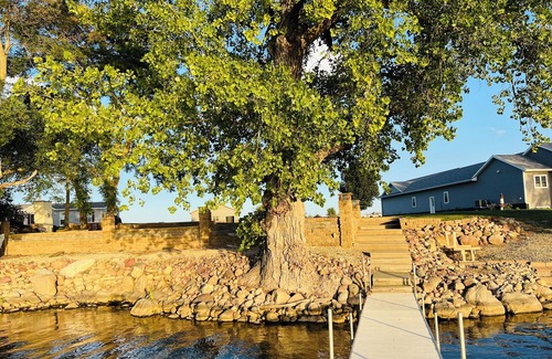 Palo Alto County Cabin | Cozy Cabin on 5 Island Lake - Family Friendly