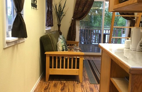 Ridgeway Cabin | Cozy Cabin on a Beautiful Lake with Big Parking