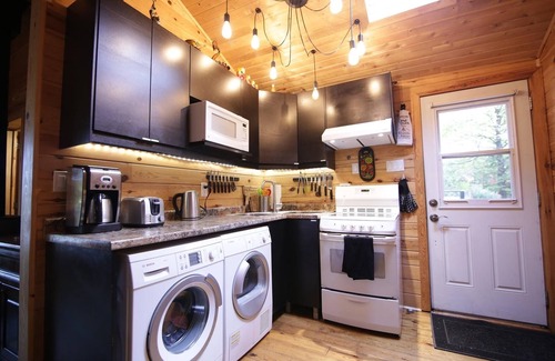 Marmora Cottage | Cozy Cabin on Crowe from E Z Retreats