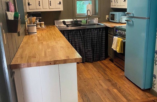 Roseland Cabin | Cozy Cabin on Cub Creek: Near Wintergreen & AT