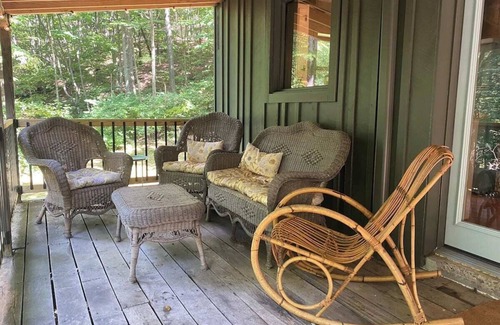 Roseland Cabin | Cozy Cabin on Cub Creek: Near Wintergreen & AT
