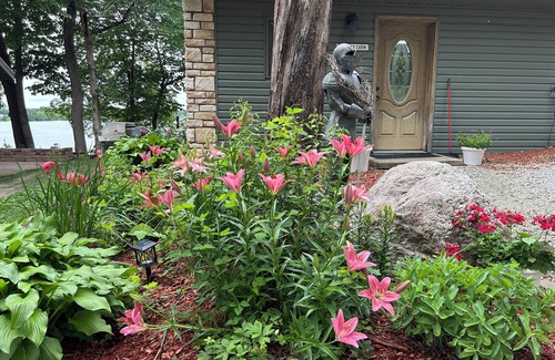 Waterville Cottage | Cozy cabin on lake sakatah, ol time resort.