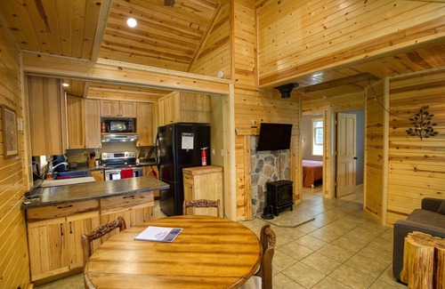Hayward Cabin | Cozy Cabin on Secluded Peninsula
