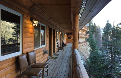 Taos Ski Valley Condo | Cozy Cabin on the Slopes