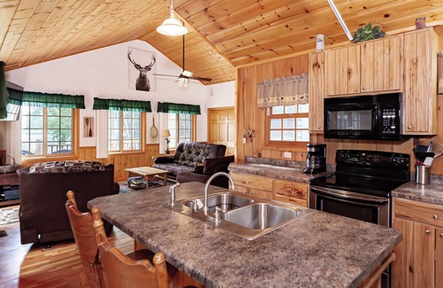 Harshaw House | Cozy Cabin On The Lake