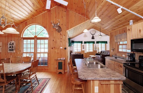 Harshaw House | Cozy Cabin On The Lake