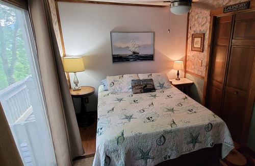 New River Cabin | Cozy Cabin on the New River near Blacksburg, Va. Hot Tub on deck overlooking