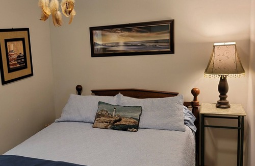 New River Cabin | Cozy Cabin on the New River near Blacksburg, Va. Hot Tub on deck overlooking