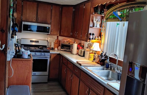 New River Cabin | Cozy Cabin on the New River near Blacksburg, Va. Hot Tub on deck overlooking