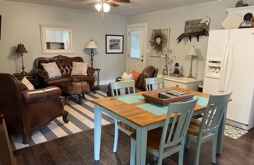 Fairhope Cabin | Cozy Cabin on the River