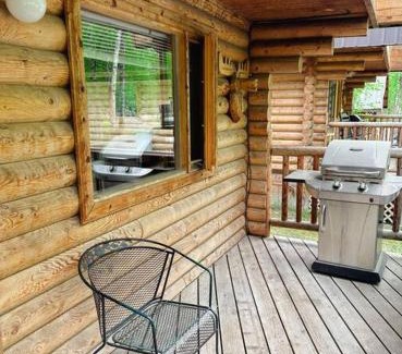 Wasilla Ski Chalet | Cozy Cabin on Wooded Property