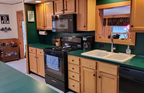 Land O Lakes House | Cozy cabin outside of Land 'O Lakes -on snowmobile/UTV trail near Cisco Chain