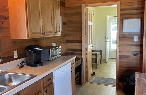 Sylva Cabin | Cozy cabin overlooking Dillsboro and miles of mountains