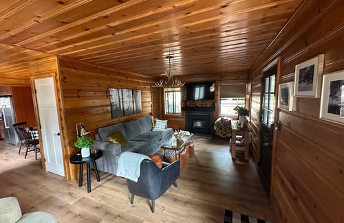 Cedar Glen Cabin | Cozy cabin perfect for time spent with family and friends.Come make memories!