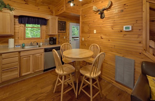 Gatlinburg Cabin | Cozy cabin, perfect for a honeymoon or an adventure-filled family getaway!