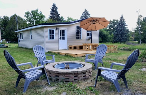 Lake House | Cozy cabin retreat in rustic setting. Private lake, bonfire under the stars!
