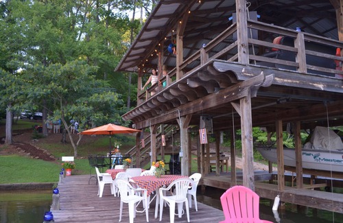 Dadeville Cabin | Cozy Cabin,Sandy Beach,Fantastic Dock W/50' TV & Boat Launch