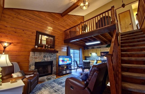 Table Rock Cabin | Cozy Cabin~Sleeps 6~Deck~BBQ Grill~Dog-Friendly