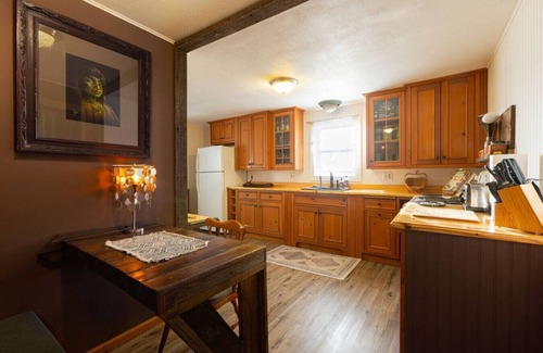 Northwest Harwinton Apartment | Cozy Cabin Style Apt Private 1st Flr 1 Bdrm