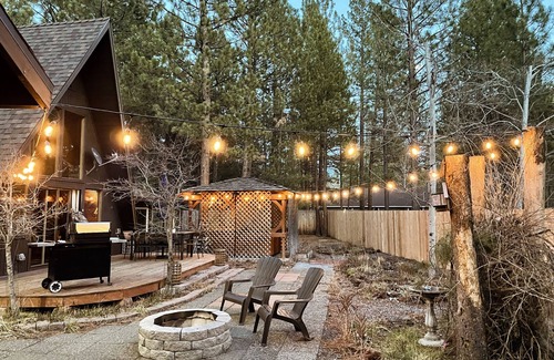 La Pine House | Cozy cabin style house/Hot Tub/Free Wi-Fi/Pets are welcome/RV Hookup