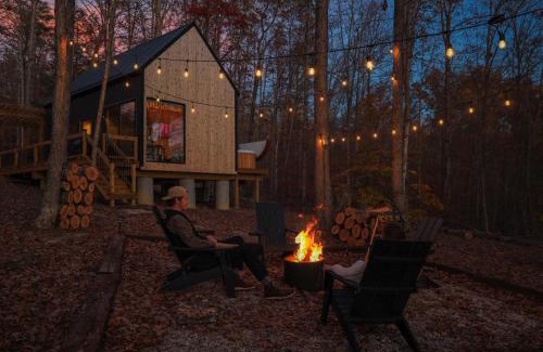 Frenchburg House | Cozy Cabin Suite with Hot Tub