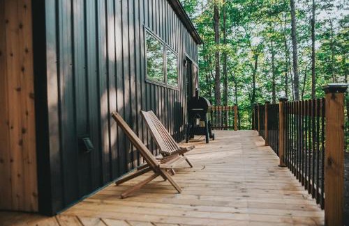 Frenchburg House | Cozy Cabin Suite with Hot Tub