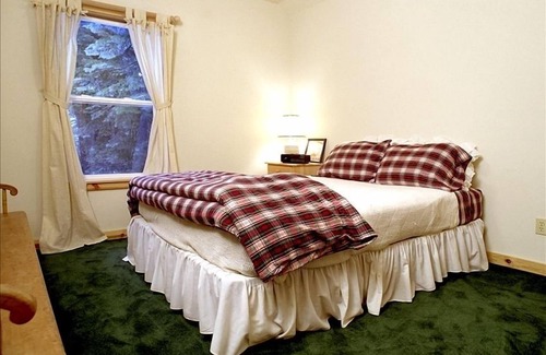 Tahoe Pines House | Cozy Cabin Tahoe Pines