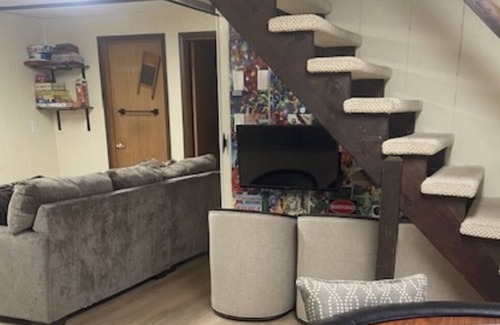 Hamlin House | COZY CABIN-THE HIDEOUT-walk to the amenities