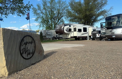 Glendive House | Cozy Cabin Tiny House in Glendive 1 mile from Makoshika State Park! Pet friendly