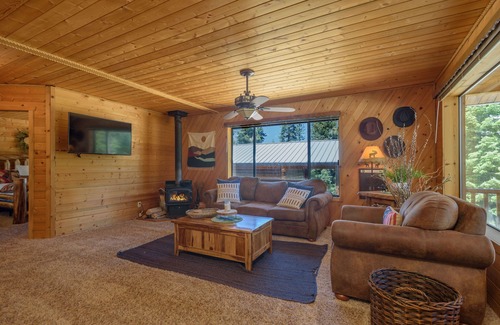Duck Creek Village House | Cozy Cabin