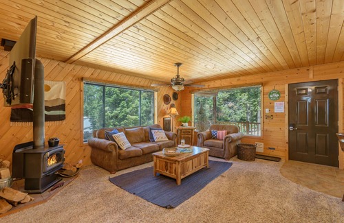 Duck Creek Village House | Cozy Cabin