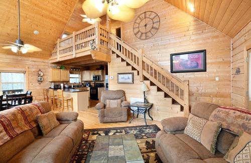Bryson City Cabin | Cozy Cabin w/Great Views, Hot Tub *Starlink*
